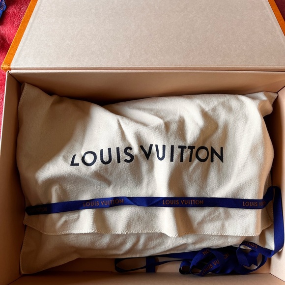 Louis Vuitton Trio Messenger bag - Picture 9 of 13